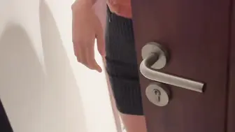 青春大奶美眉_身材丰满_被大洋吊撅着屁屁无套输出_最后撸射满满一手精液