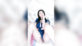 【制服诱惑-2】肥臀御姐系美妞，渔网袜掏出大奶子，手指猛扣骚穴，振动棒舔弄插入，搞得水声哗哗，娇喘嗲嗲呻吟浪叫