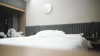 网红主播兼职下海_偷偷拔套操哭妹妹，过程十分惊险刺激！_4K字幕版1