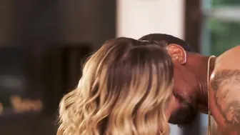 戏剧女王与男友进行了激烈的化妆性行为