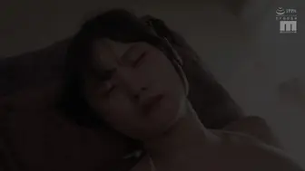 MIDA-527 [中文字幕]不笑的少女被缺德美容院欺骗…用春药按摩油解开阴部崩溃失禁快乐的女大学生的结局- 望月円