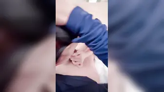 真实乱伦原创 翻我妹手机居然发现跟别的男生发自己的嫩逼照？气的我绿帽感上头又一次强迫内射了她