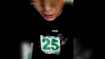 真实母子乱伦 用妈妈内裤撸管，杯里下药强奸