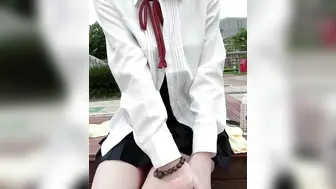 JK少女公园长椅上 道具自慰 内裤都没穿骚母狗一只！！