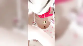 反差小母狗学妹萝莉啾啾撒尿~翻白眼~道具紫薇~现在的小妹妹是真牛逼 玩的开放的开，年纪轻轻如此反差