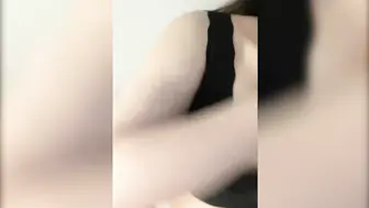 成都专科学院肖丽娜，在宿舍调教自慰摸逼