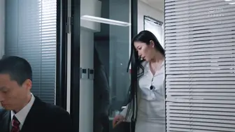 JUR-466 [中文字幕]人妻秘书，充满汗水与热吻的社长办公室内射性交 撩拨性欲的淫靡肉体秘书 七海蒂娜