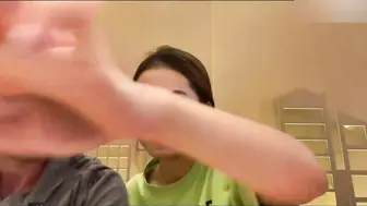 大长腿高颜值美少妇瑶瑶和老外大屌男友吃饱回房间换上情趣内衣大干一场