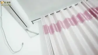 骚人妻撅起屁股让傻儿子后入输出，每次顶到子宫都能招招呕吐