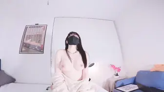 和室友一起复习考试，她竟然没有穿内裤，撕开丝袜把她干到高潮喷水